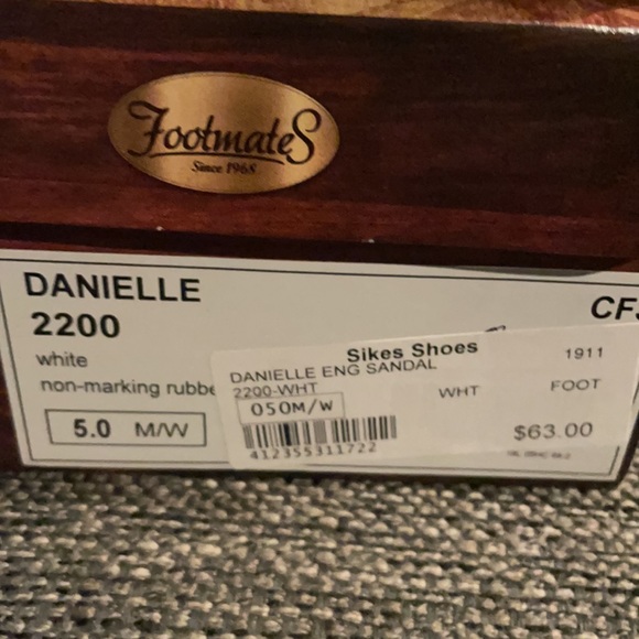 Mary janes toddler walkers - Picture 2 of 3